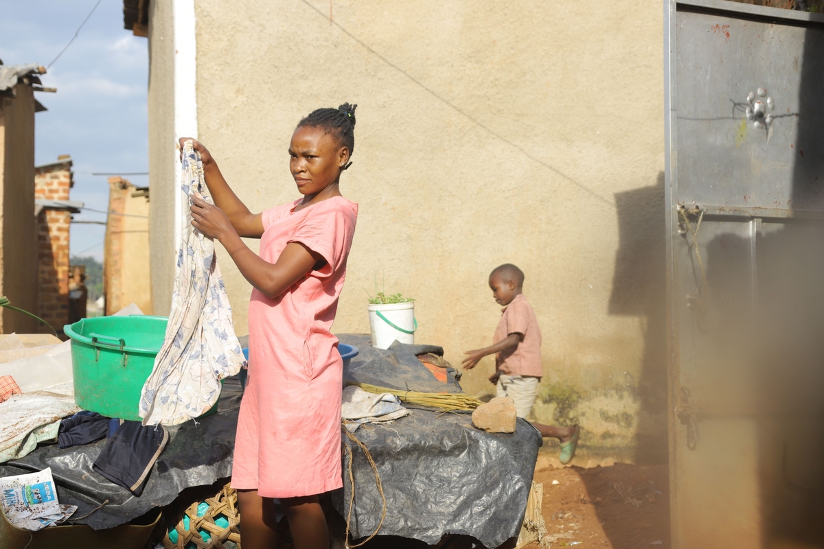 Woman, slum resident, KJE project, Kampala, Uganda