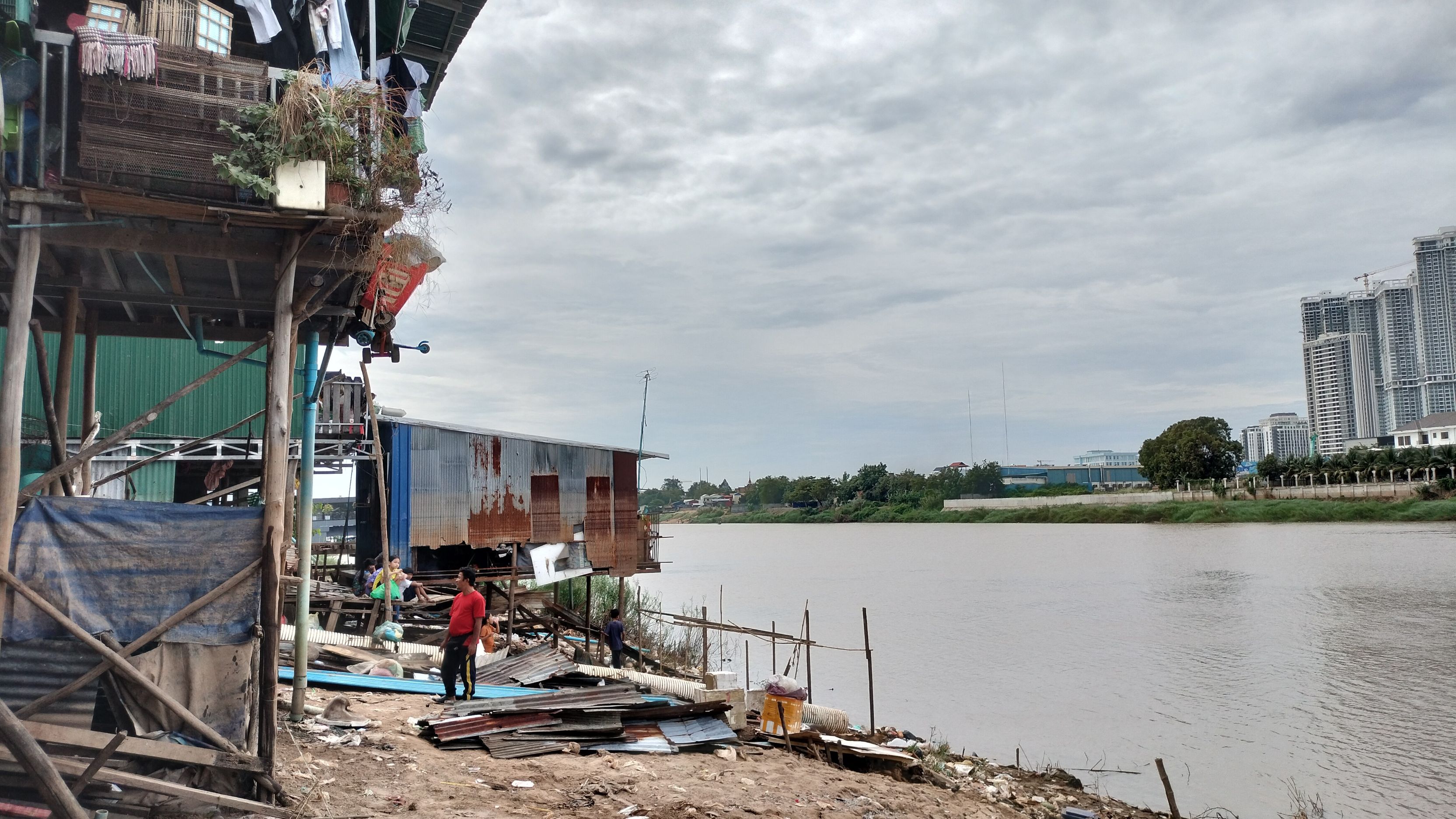 phnompenh-cambodia-slums_next_sky_scrapers.jpg