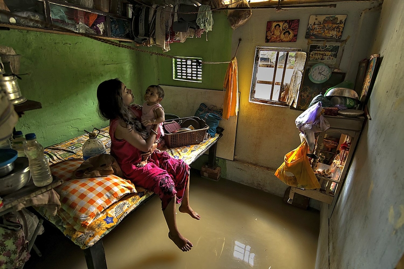Women and baby Kolkata India_ Credit Joydeep Mukherjee - Climate Visuals Countdown