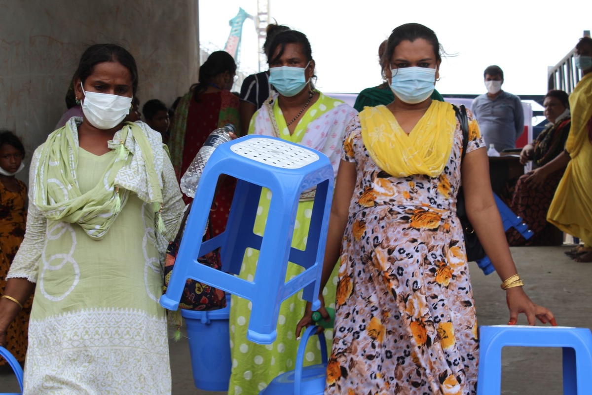 Women at a distribution of hygiene kits _Covid response in Bangladesh. Photo: Dhaka Ahsania Mission