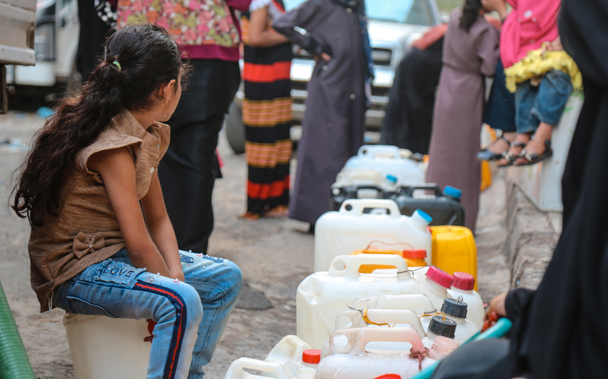 girl collecting water in Yemen _ adobestock_402201363. Credit_ akram.alrasny girl collecting water in Yemen _ adobestock_402201363. Credit_ akram.alrasny