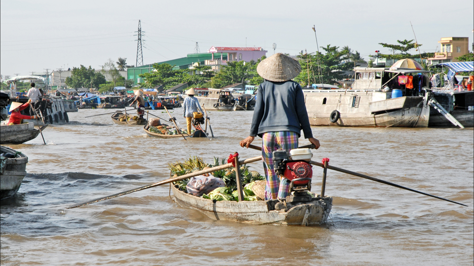 Floating market on the Mekong. Photo: Jean-Pierre Dalbéra, Wikimedia Commons